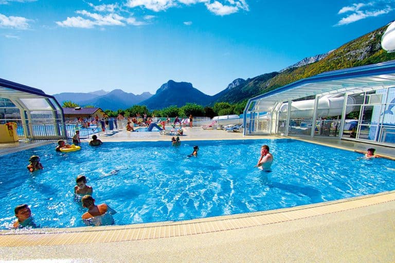 Camping L Ideal meer van Annecy zwembad 3 768x512