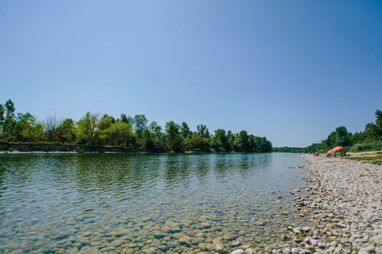 Camping les Plages de l Ain strand aan rivier 768x512