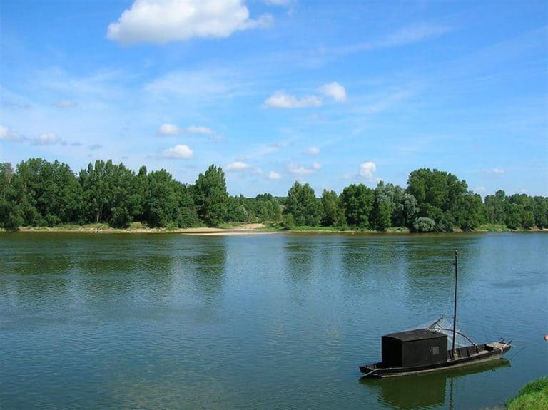 Camping Loire et Châteaux rivier de Loire 768x575