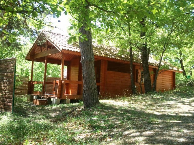 Camping de Valsaintes chalet huren 768x576