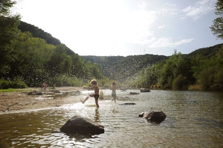 Camping La Bohême Ardeche aan rivier 768x511