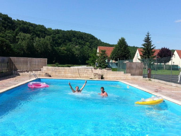 Camping D auberoche Dordogne zwembad 768x576