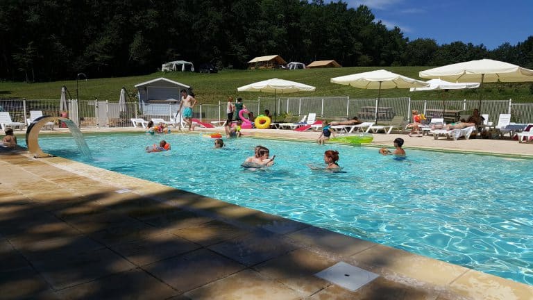 Camping Domaine De Corneuil Dordogne zwembad 768x432